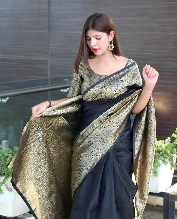 Blue_riddhi_creatuon_Embellished_Bollywood_Jacquard_Saree_(Blue)